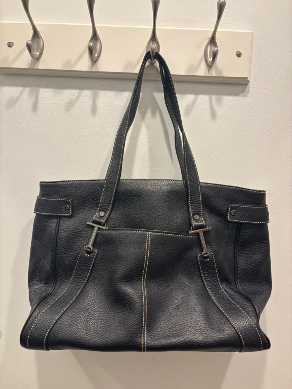 Tod’s Black Leather Tote Bag with Contrast Stitching